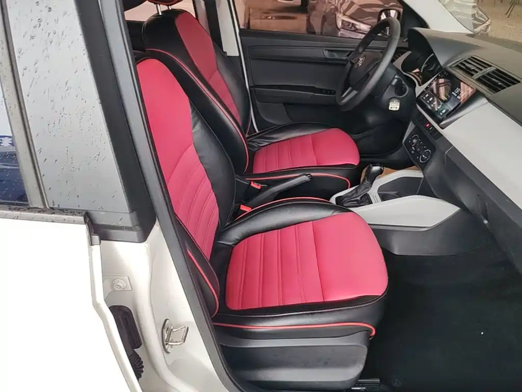 Škoda Fabia 2019 2017 1.4L Auto Car Enjoy Edition