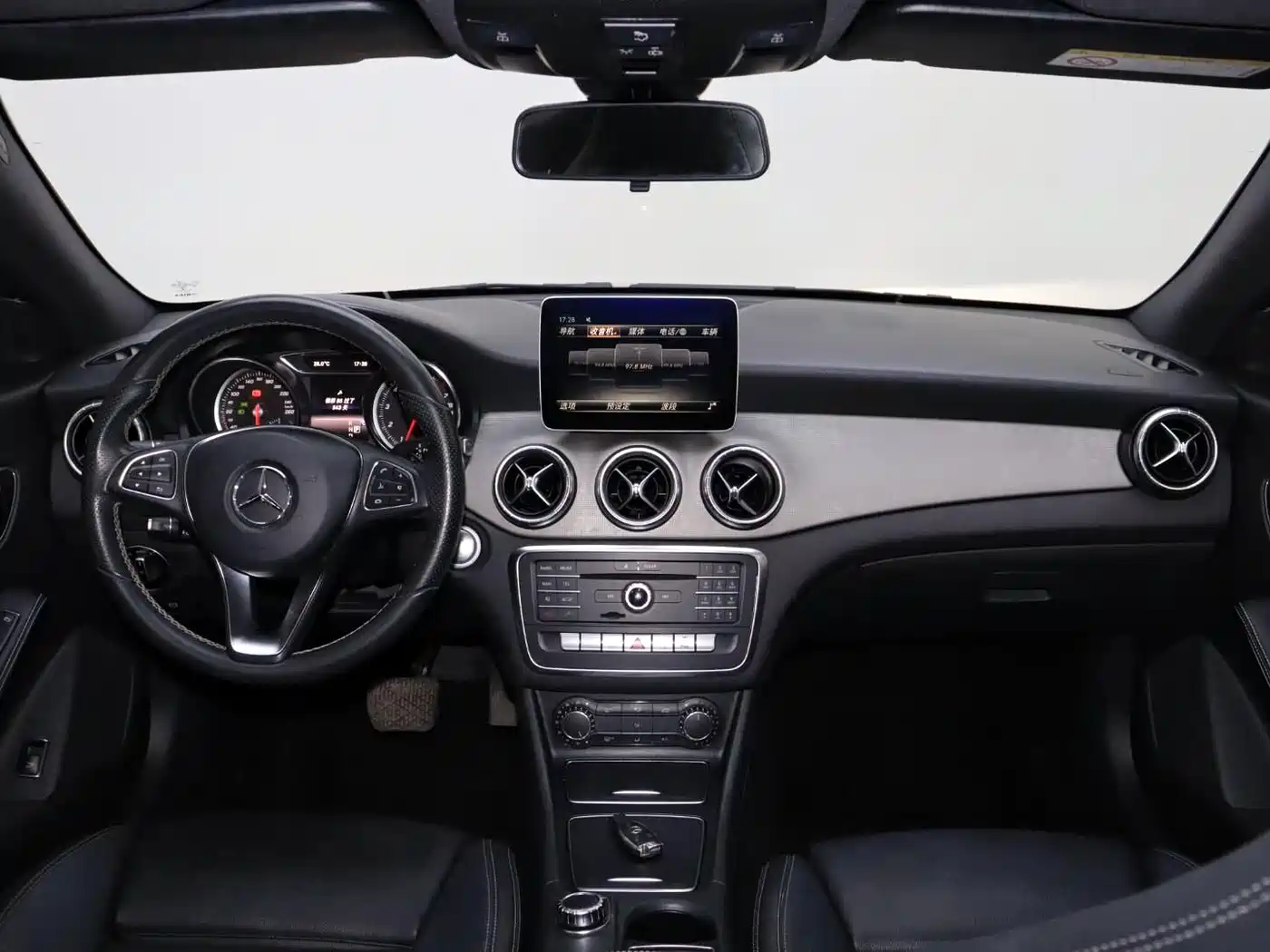 Mercedes-Benz CLA (Import) 2017 Facelift CLA 200 Style фото 17