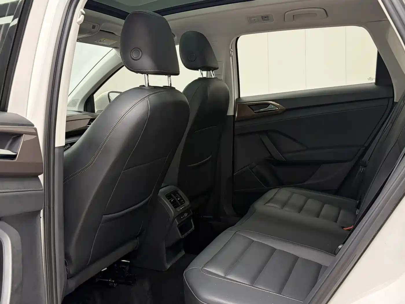 Volkswagen Tharu, миниатюра 14