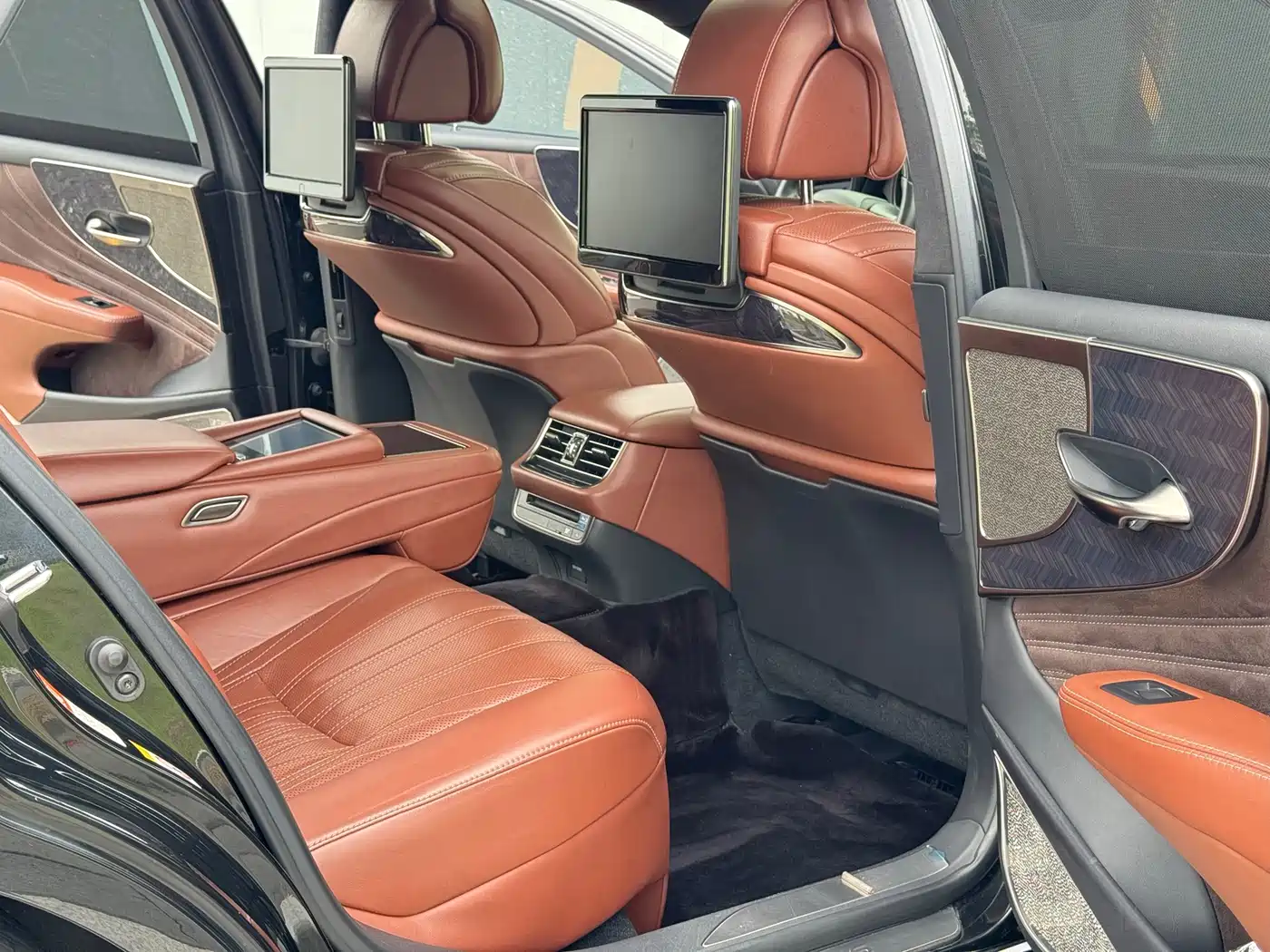 Lexus LS 2018 500h Executive Edition China V фото 10