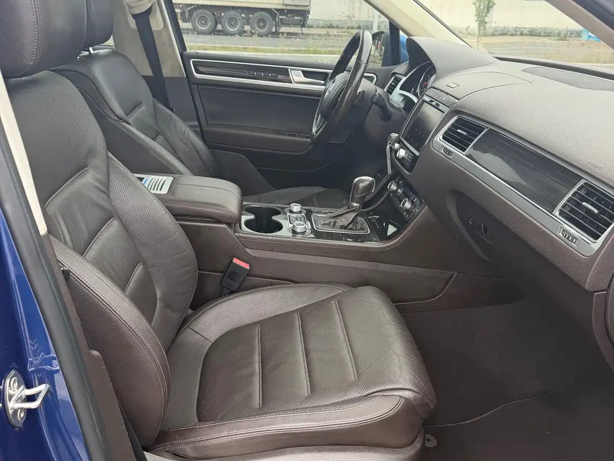 Фото 6 - Volkswagen Touareg