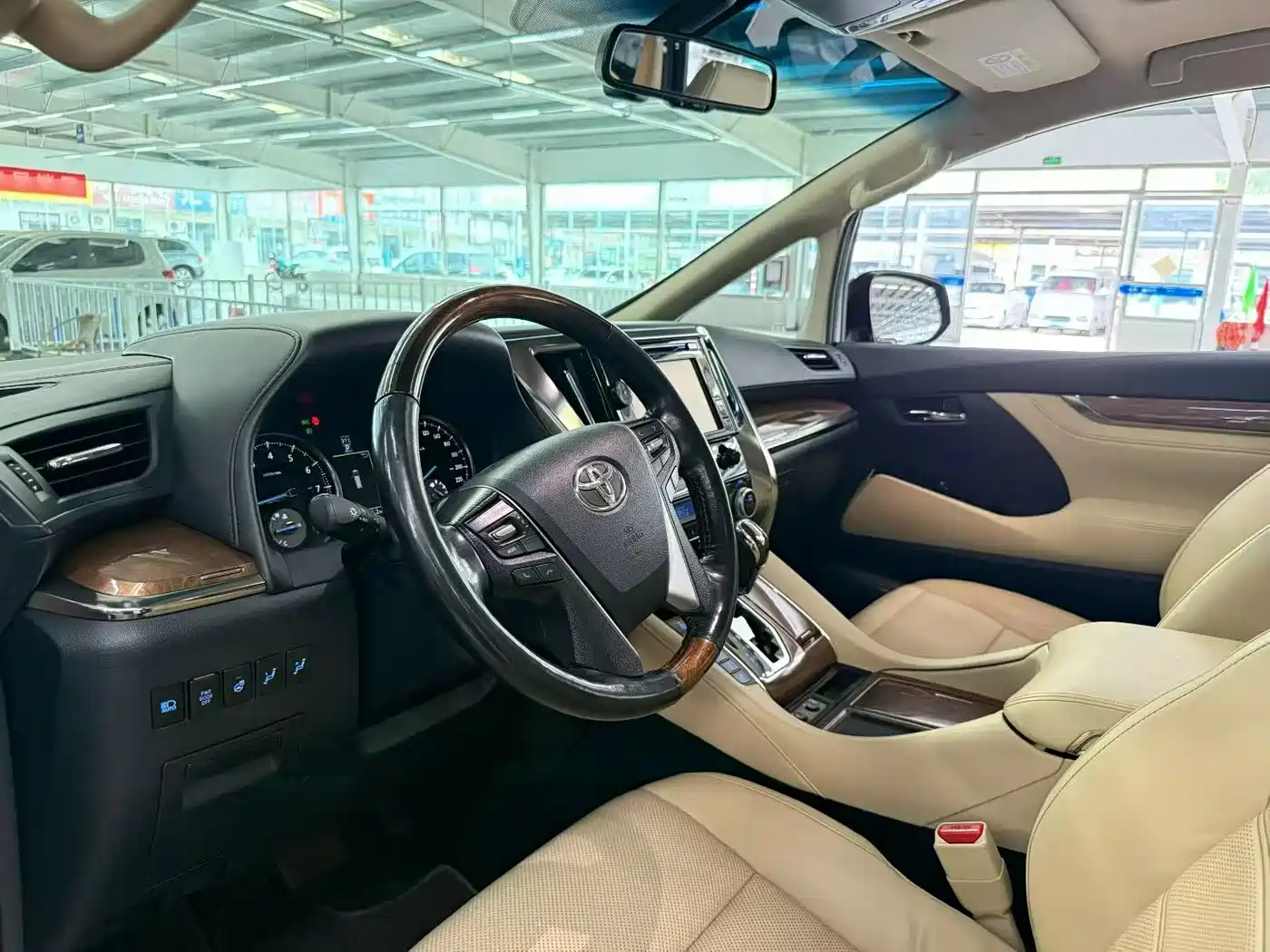 Toyota Alphard 2015 3.5L Premium Edition фото 2