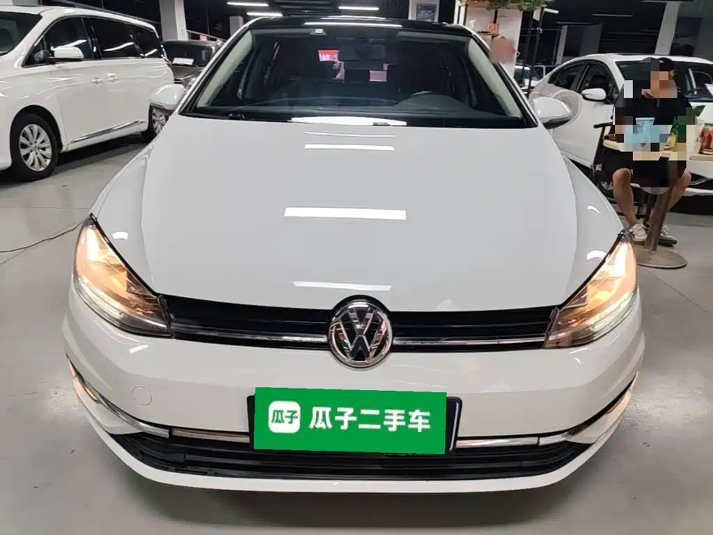 Photo 3 - Volkswagen Golf