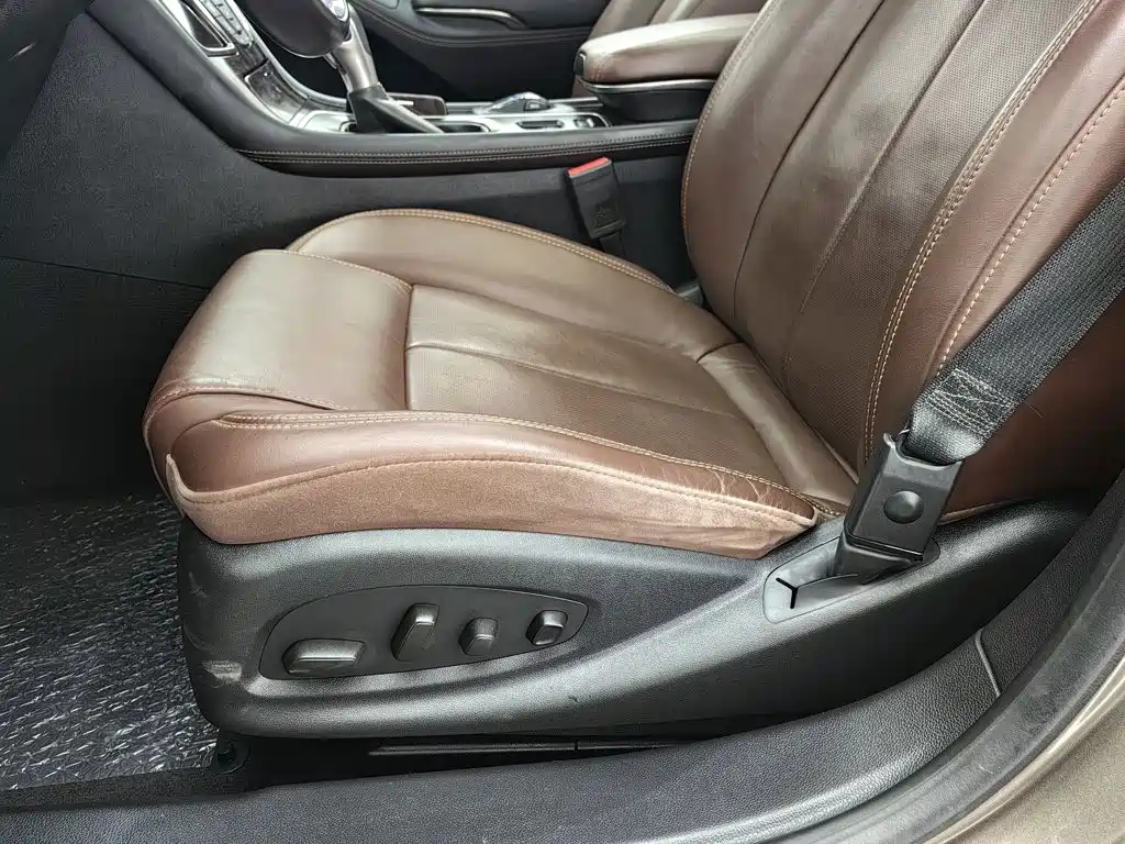 Photo 20 - Buick LaCrosse