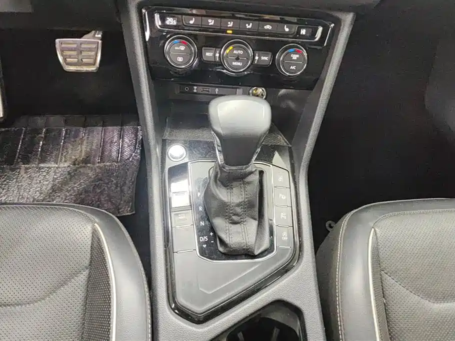 Volkswagen Tiguan L 2020 330TSI Auto 2WD R-Line Flagship China VI фото 16