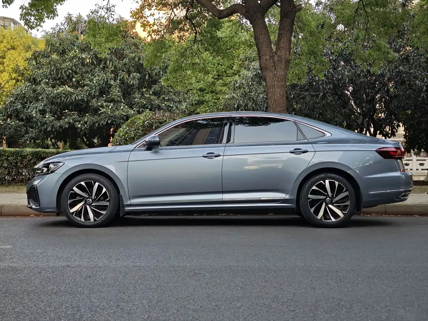Volkswagen Passat 2022 330TSI Starlight Elite Edition фото 18
