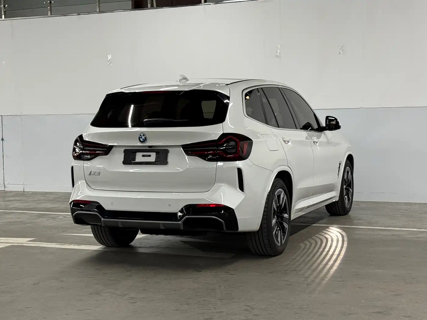 BMW iX3 2024 Leading Edition фото 17