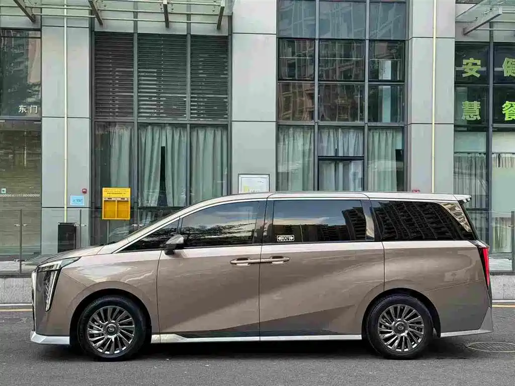 Photo 3 - GAC Trumpchi M8