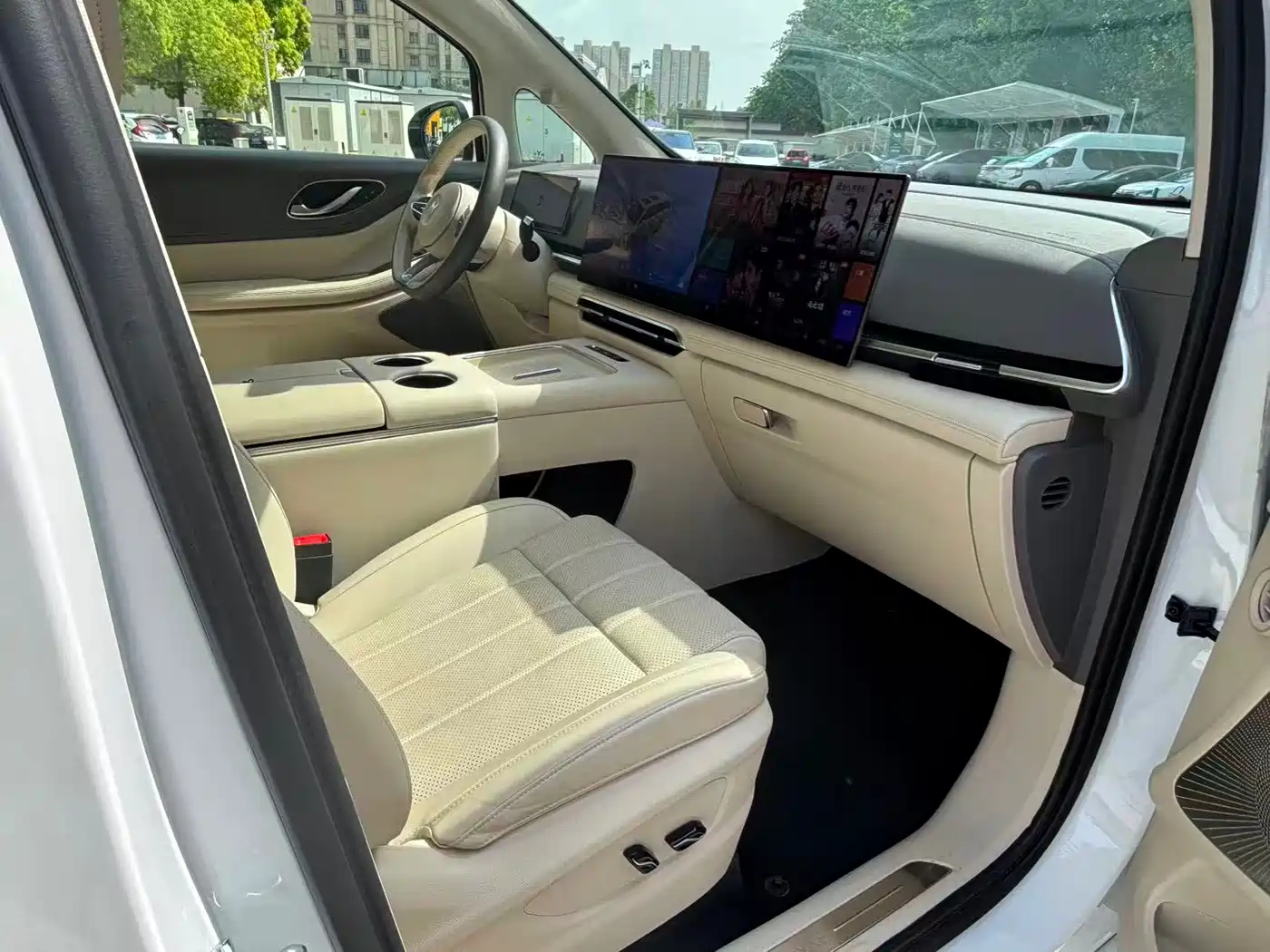 Voyah Auto Voyah Dreamer 2025 PHEV 4WD Kunpeng Premium Edition фото 6