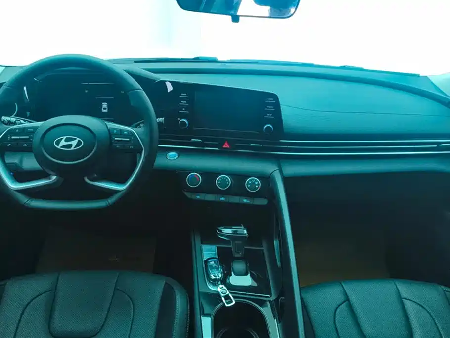 Hyundai Elantra 2023 1.5L CVT GLX Elite Edition фото 12