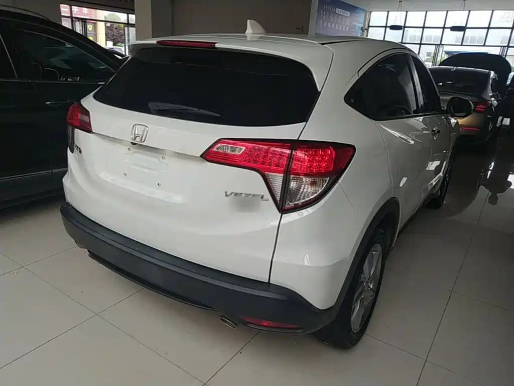 Фото 7 - Honda Vezel