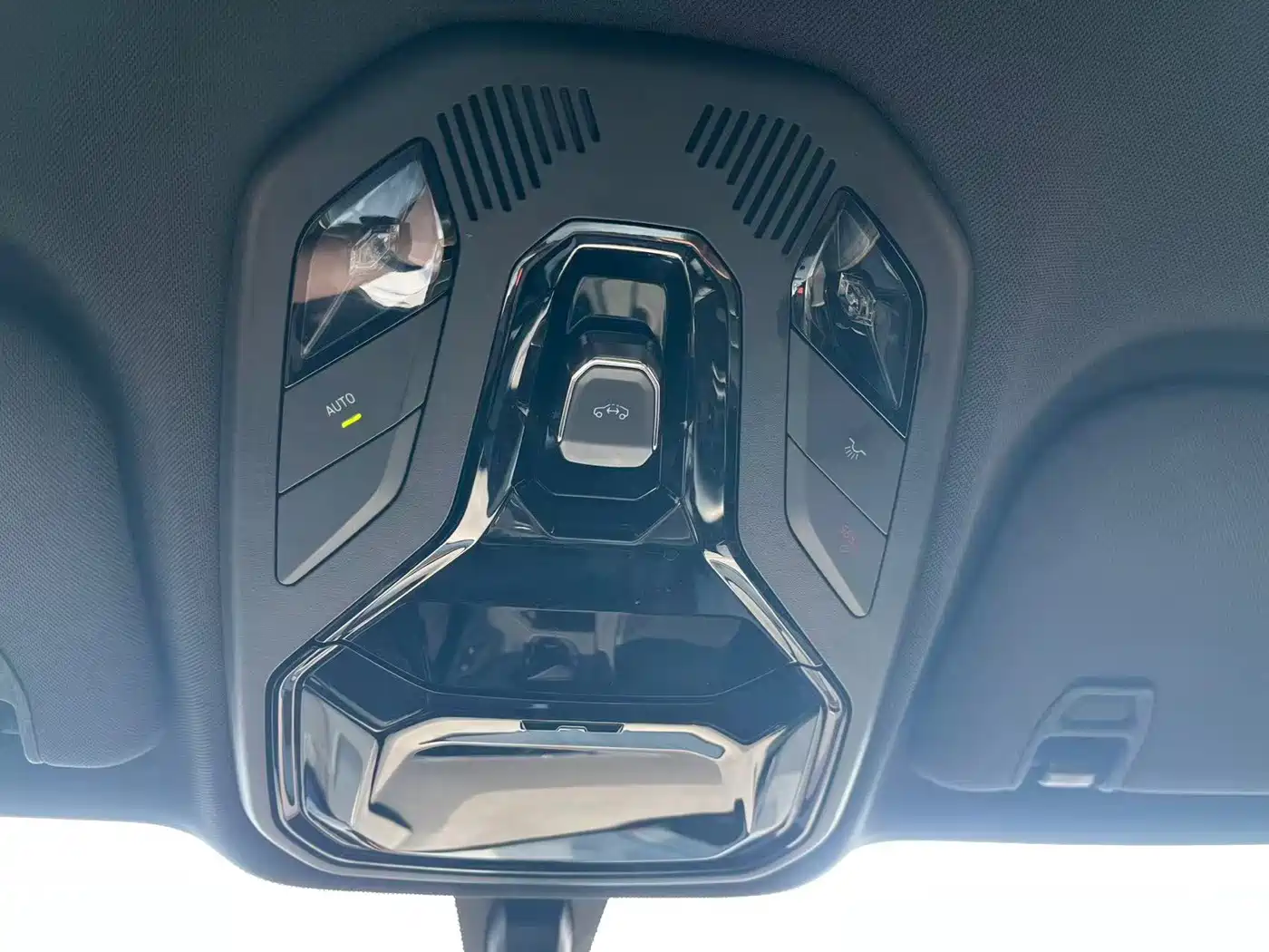 Lynk & Co 06 EM-P 2023 2023 1.5T Remix PHEV Hero