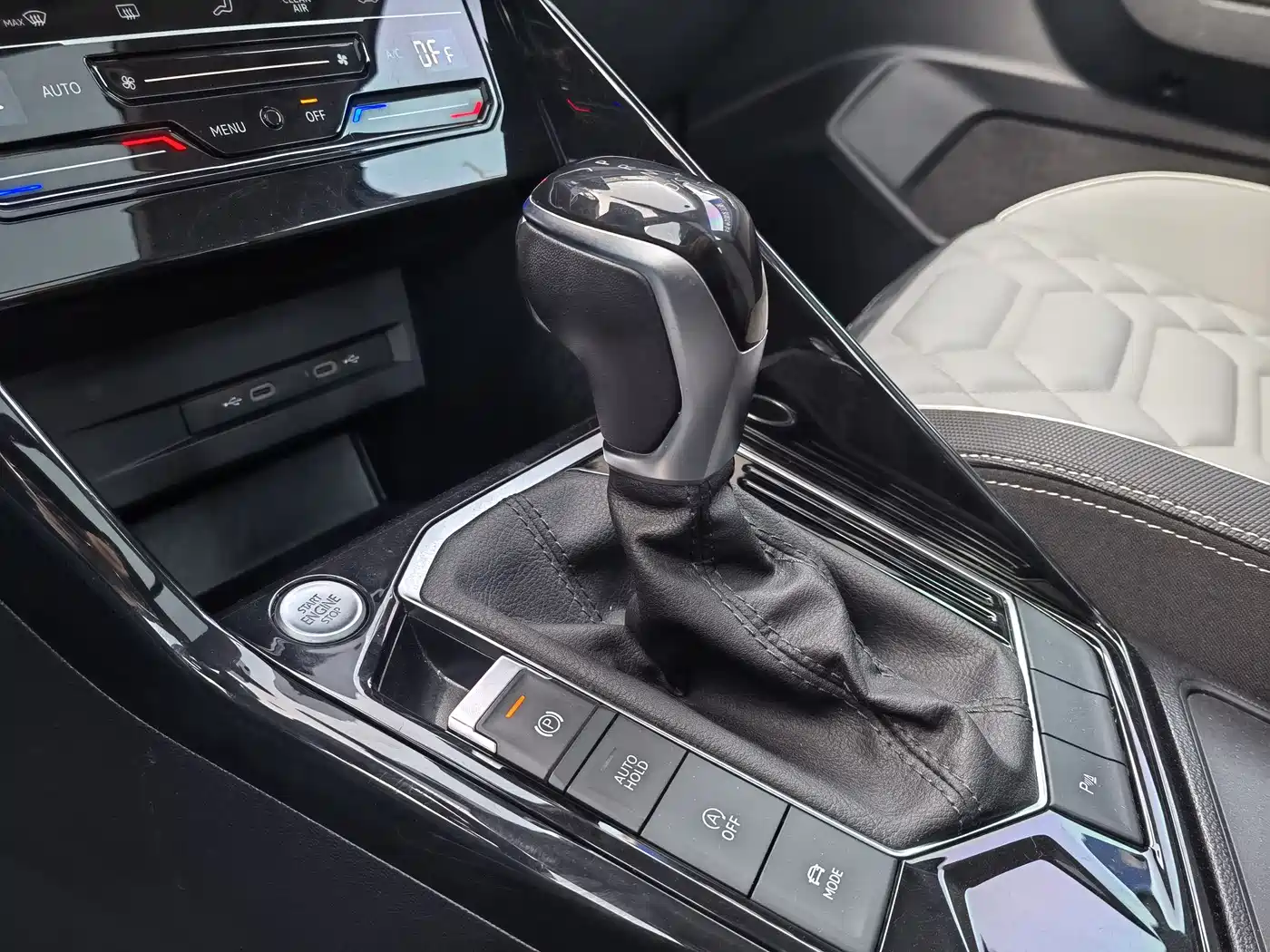 Volkswagen Tayron 2023 300TSI 2WD Luxury Plus Advanced Edition фото 17