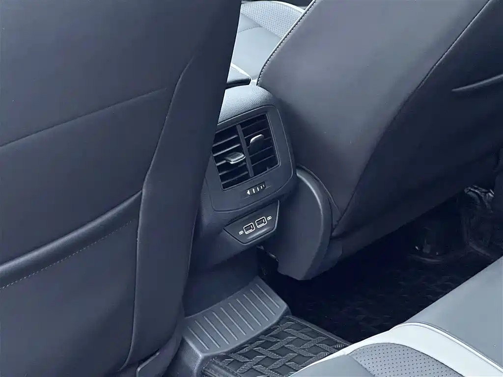 VOLKSWAGEN T-ROC EXPLORING SONGS