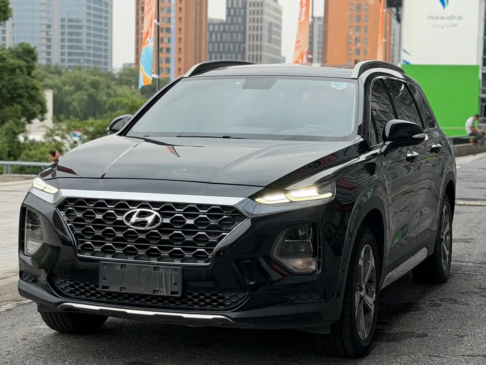 Фото 1 - Hyundai Santa Fe