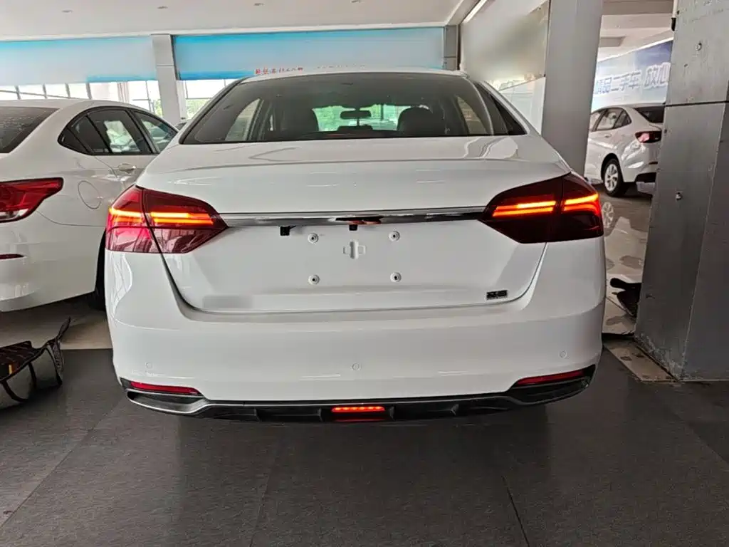 Фото 6 - Geely Emgrand