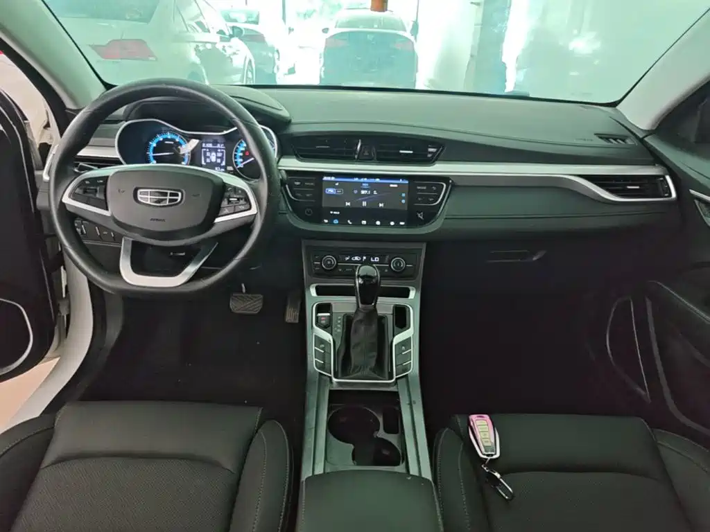 Фото 10 - Geely Emgrand