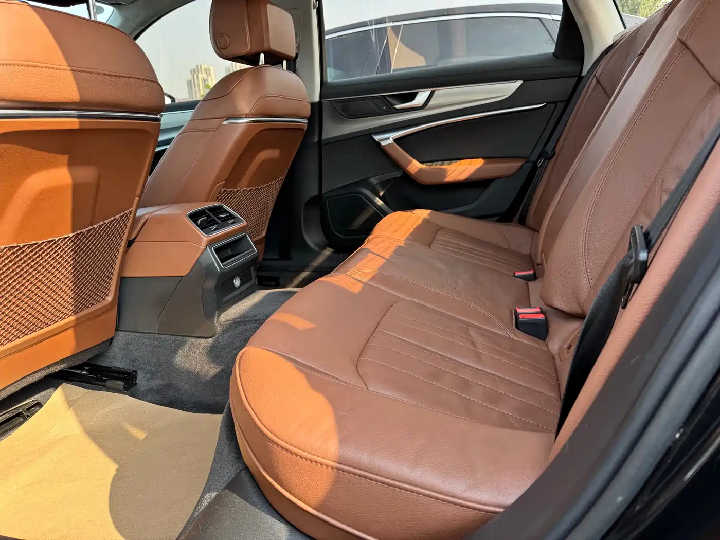 Фото 13 - Audi A6L
