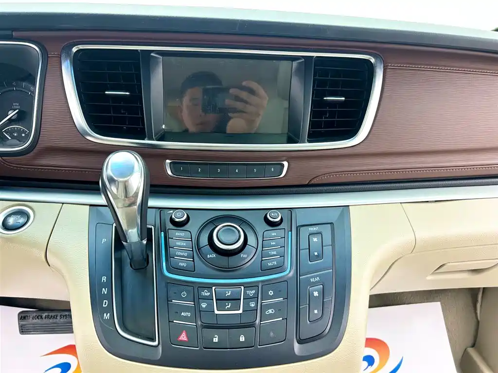 Buick GL8 2014 2.4L CT Luxury Business Comfort фото 11
