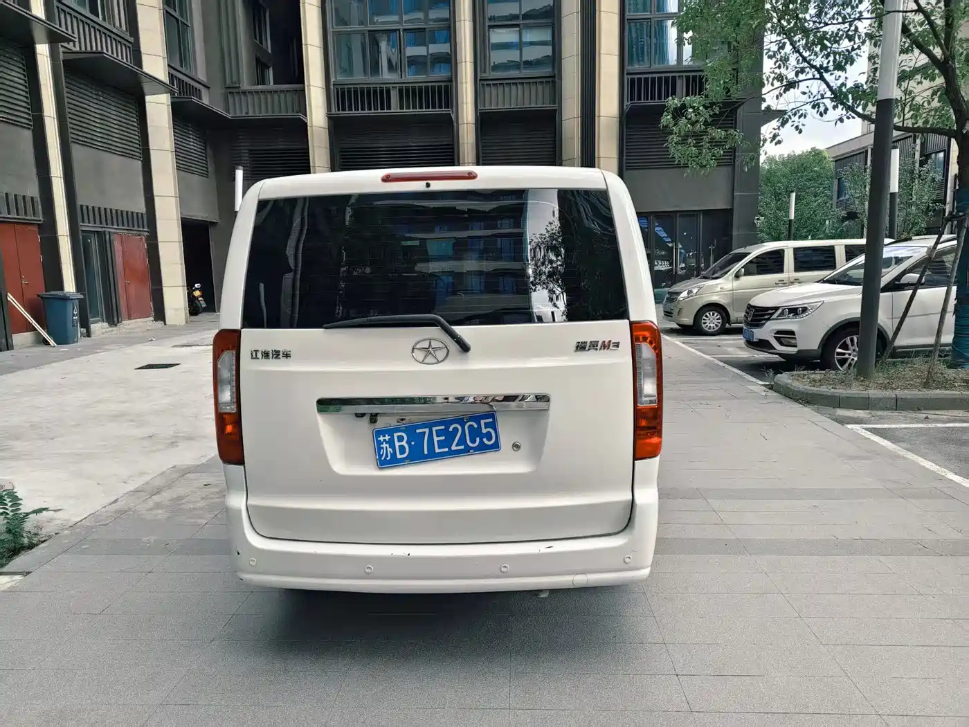 JAC Refine M3 2017 2016 IKEA Edition 1.6L Luxury Smart