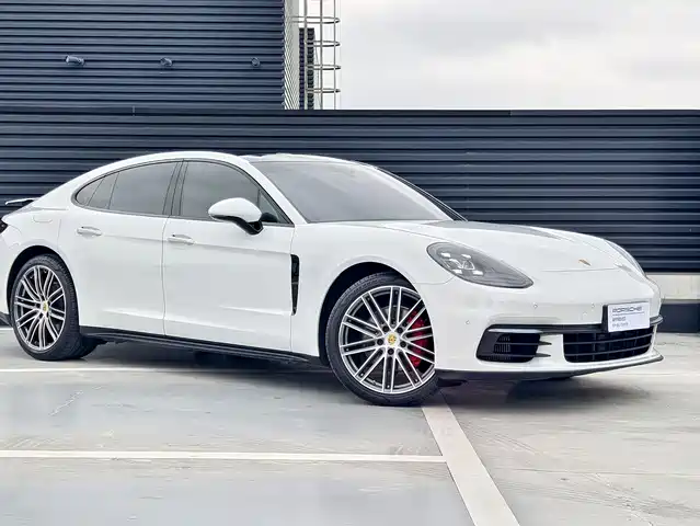 PORSCHE PANAMERA