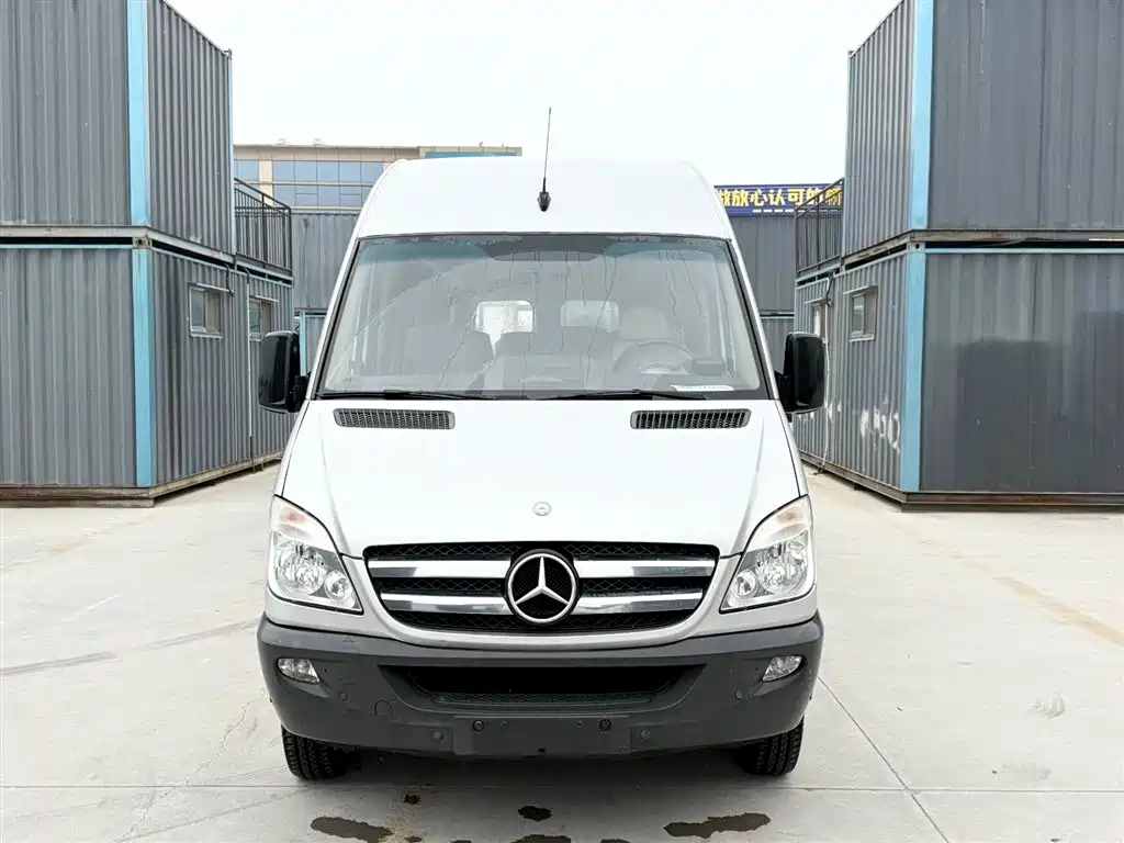Mercedes-Benz Sprinter 2012 Model 2.1T Premium Tour Long Wheelbase фото 2