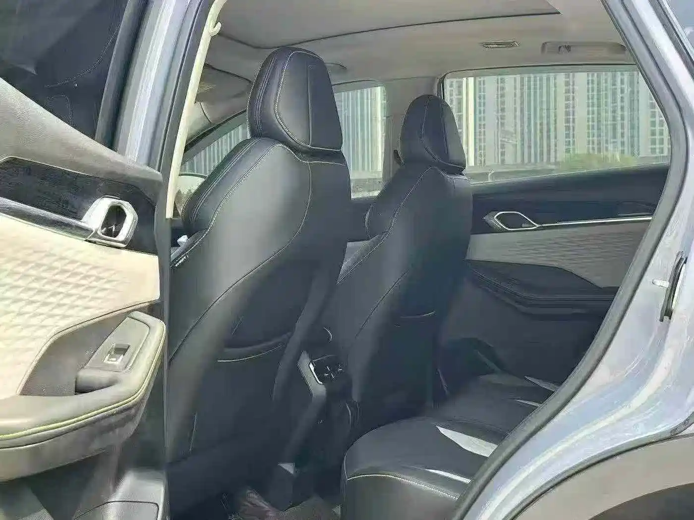 Фото 6 - Geely Binyue
