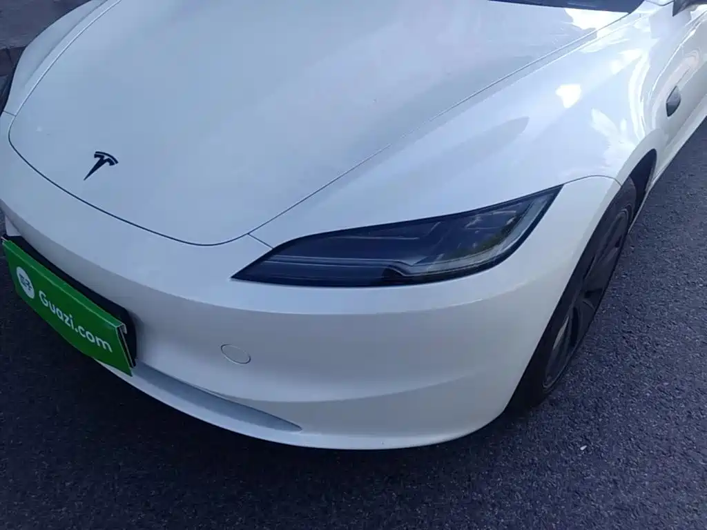 Tesla Model 3 2026 2025 Model Year Facelift Rear-Wheel Drive