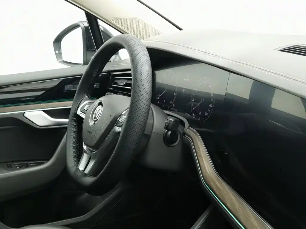 Фото 22 - Volkswagen Touareg
