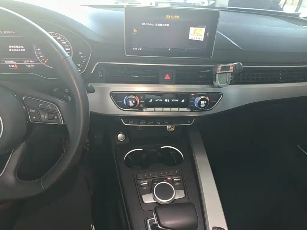 Photo 13 - Audi A4L