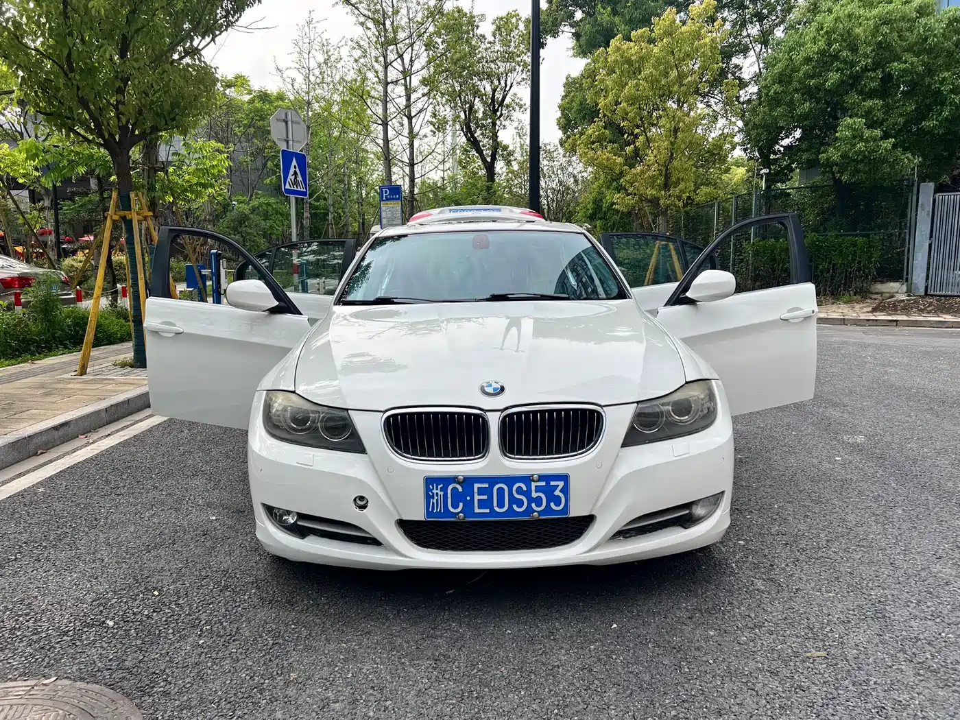 BMW 3 Series 2012 320i Luxury фото 22