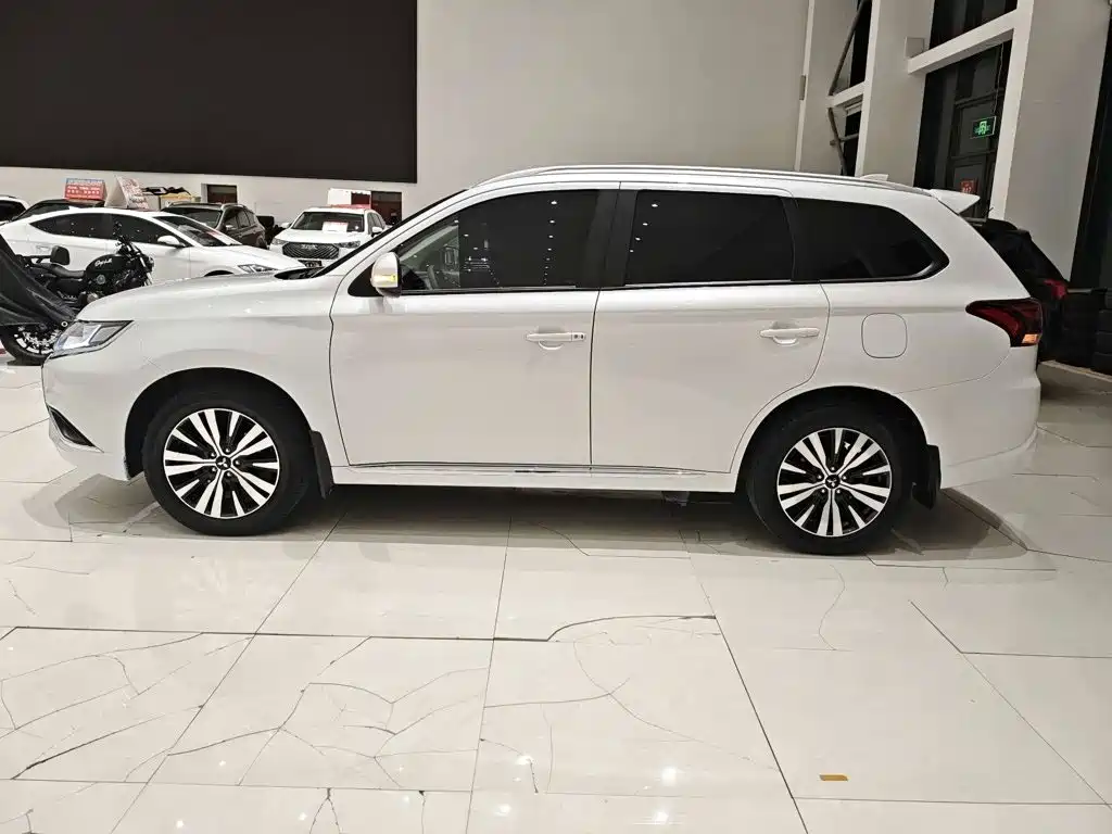 Mitsubishi Outlander 2023 2021 2.0L 2WD Yaodong Edition 5-seater