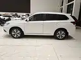 Photo 8 - Mitsubishi Outlander
