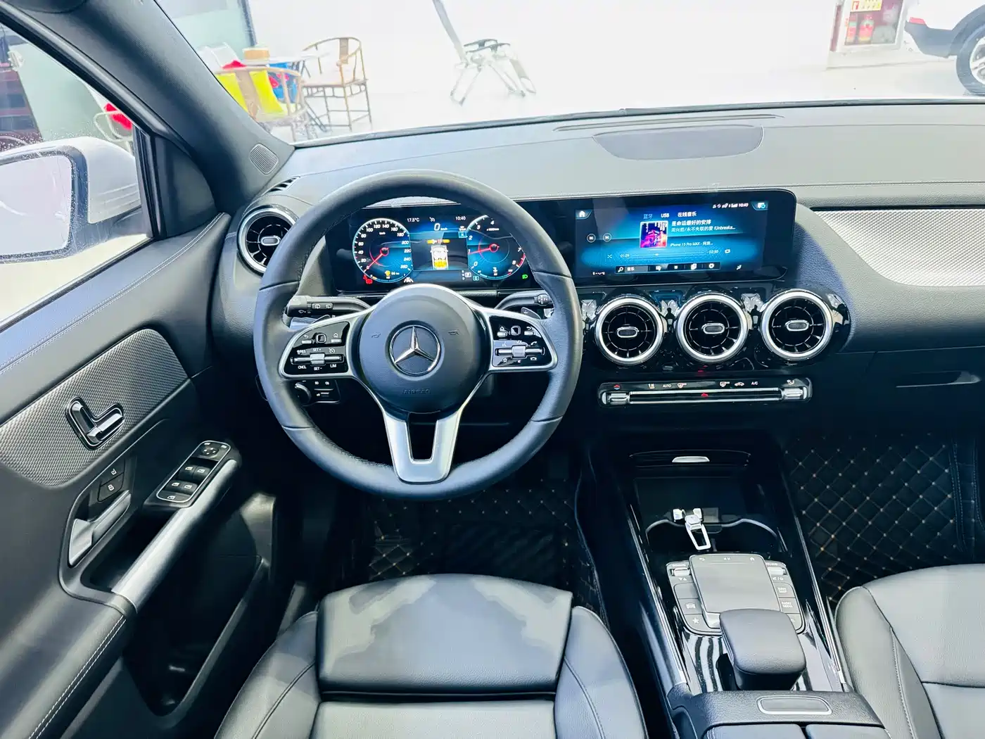 MERCEDES-BENZ GLA