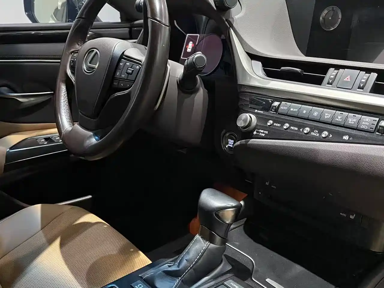 Lexus ES 2020 200 Excellence фото 11