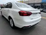 Фото 9 - Geely Emgrand