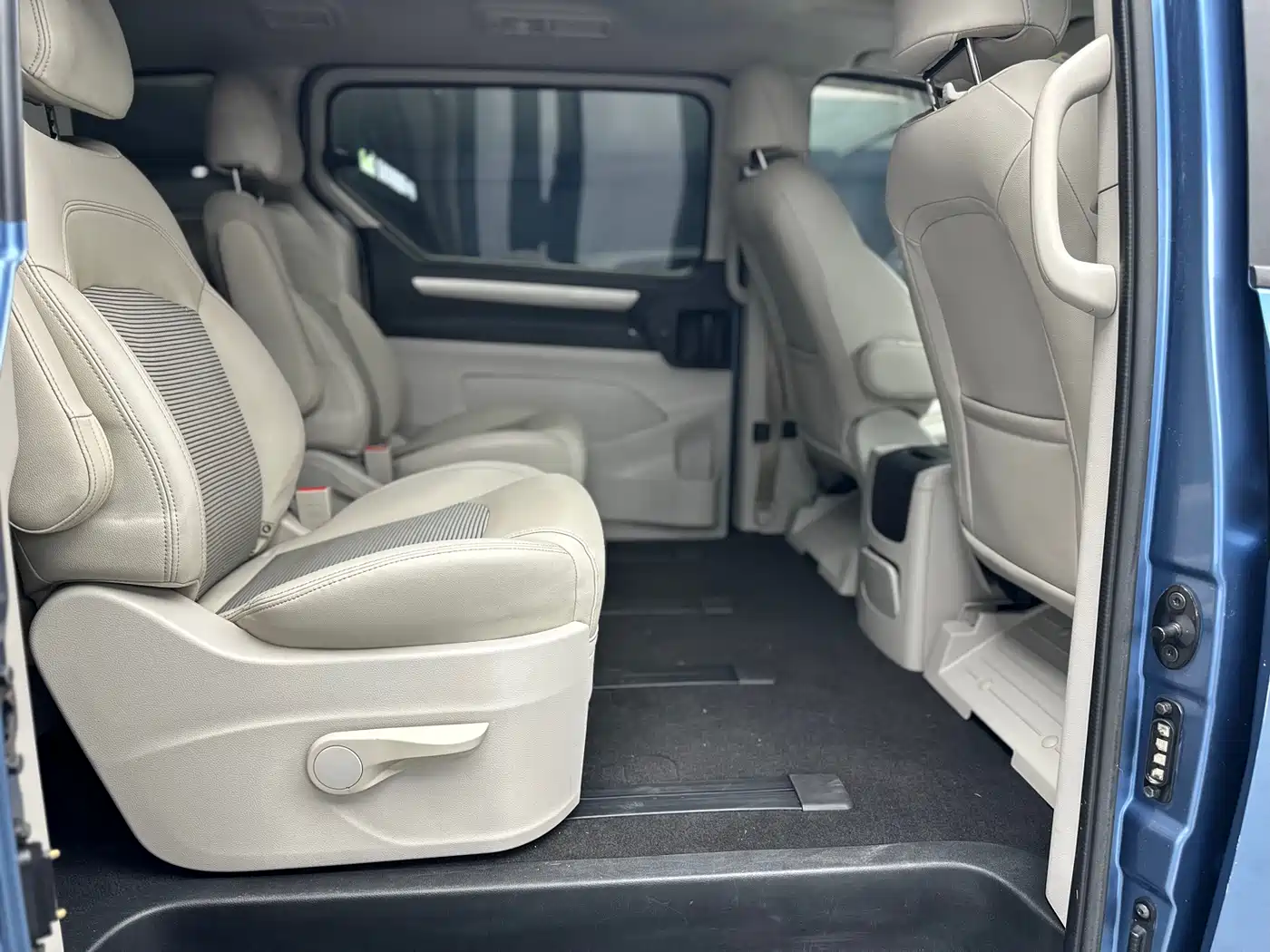 SAIC Maxus Maxus G10 2018 PLUS 2.0T Automatic Executive Edition фото 11