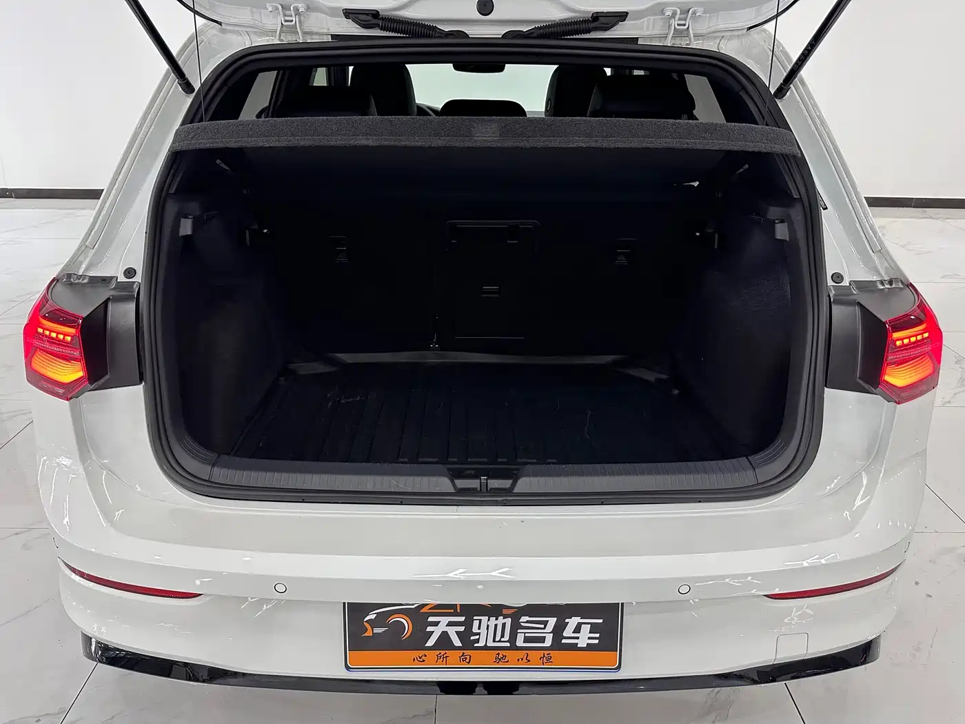 Volkswagen Golf 2023 Facelift 280TSI DSG R-Line Lite фото 11
