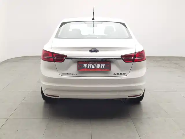Ford Escort 2015 1.5L Automatic Fashion — фото 4
