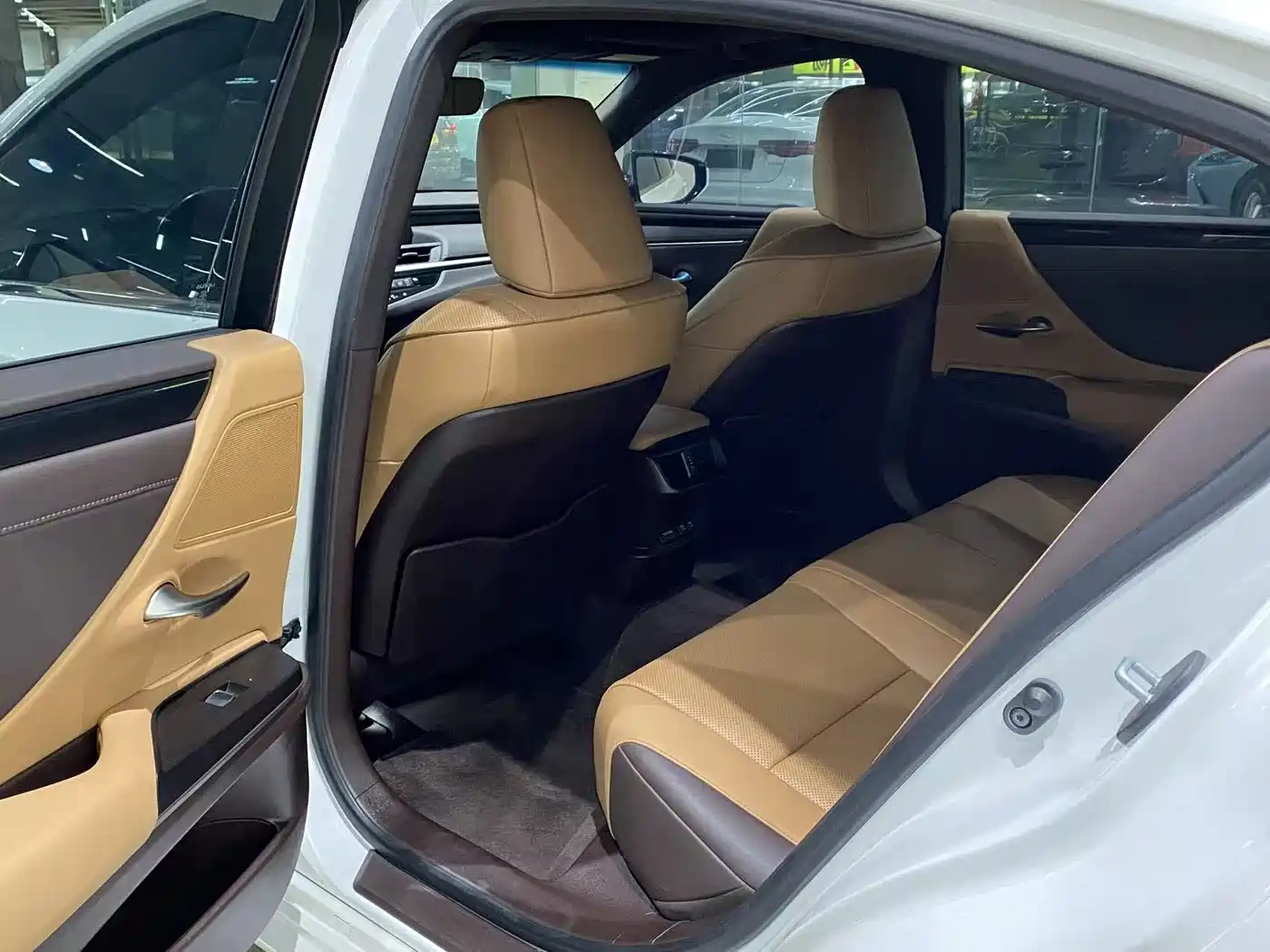 Lexus ES 2020 200 Excellence фото 16