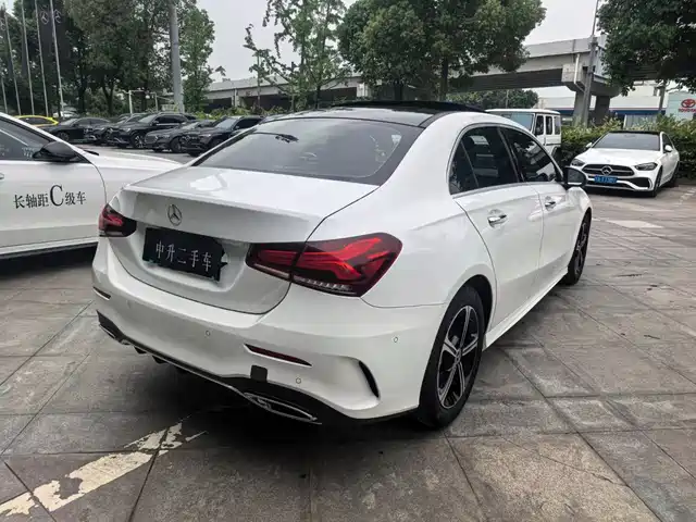 Mercedes-Benz A-Class 2022 Facelift III A 200 L Sport Sedan Fashion — фото 4