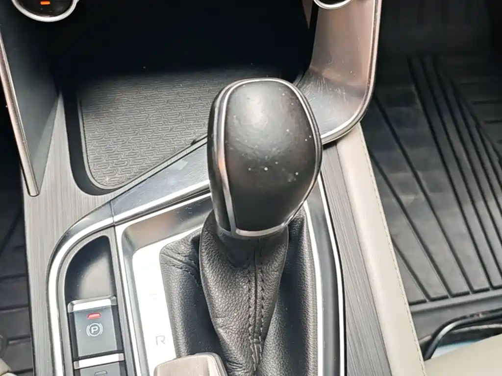 Фото 7 - Geely Binrui