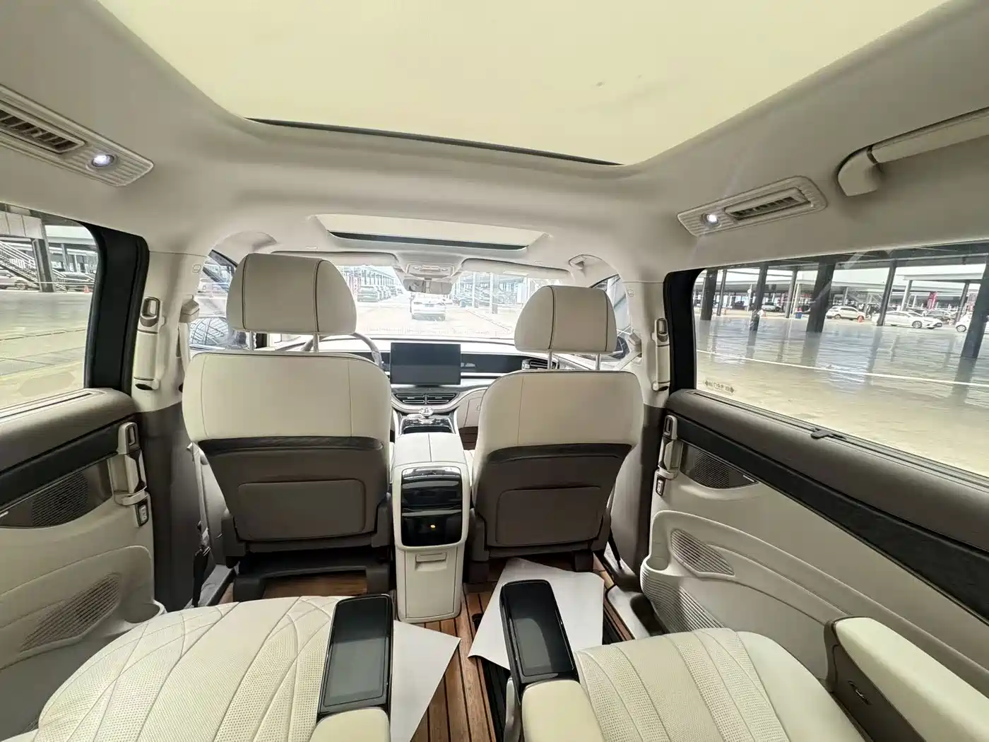 Denza D9 2023 2022 EV 620 Premium
