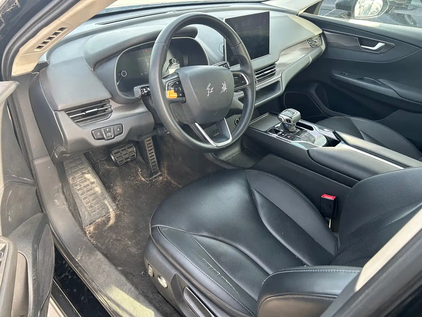 Hongqi E-QM5 2022 431km Charging Enjoyment Edition фото 4