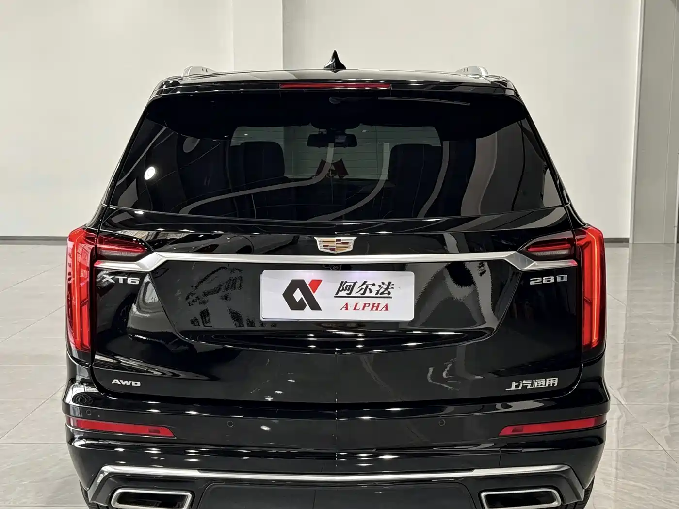 Photo 5 - Cadillac XT6