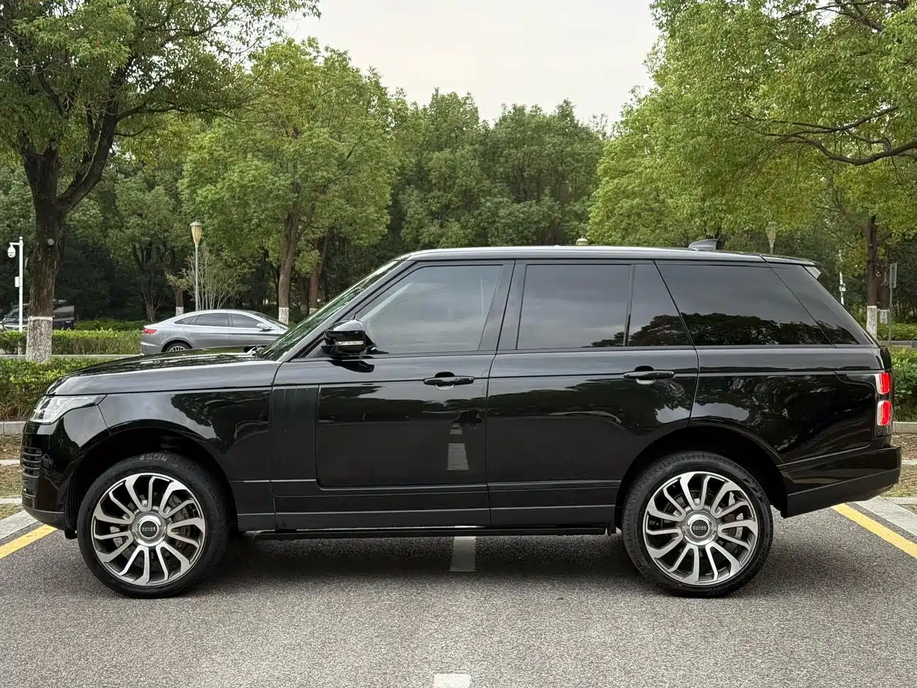 Photo 3 - Land Rover Range Rover
