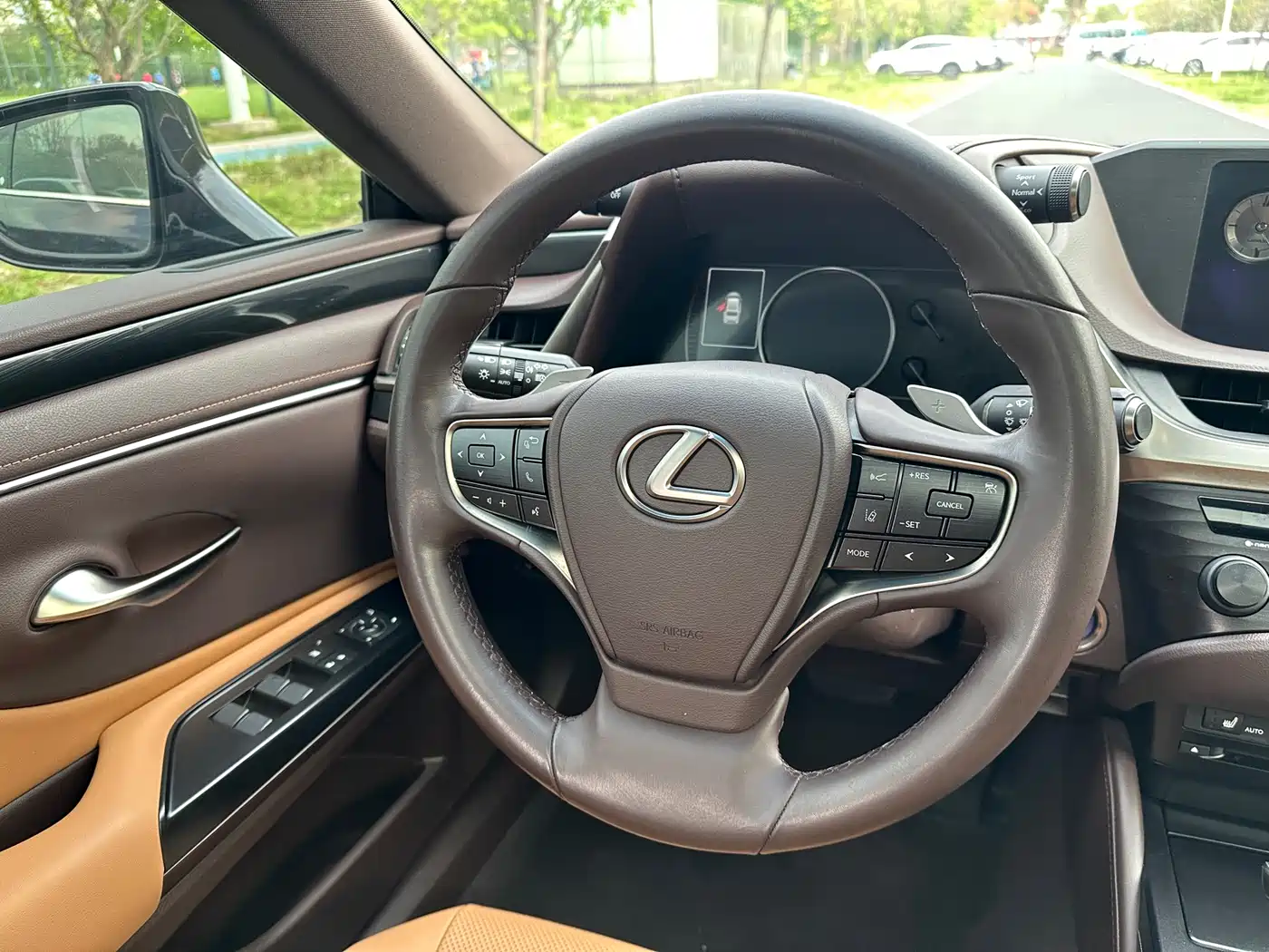 Lexus ES 2018 300h Excellence Edition China V фото 10