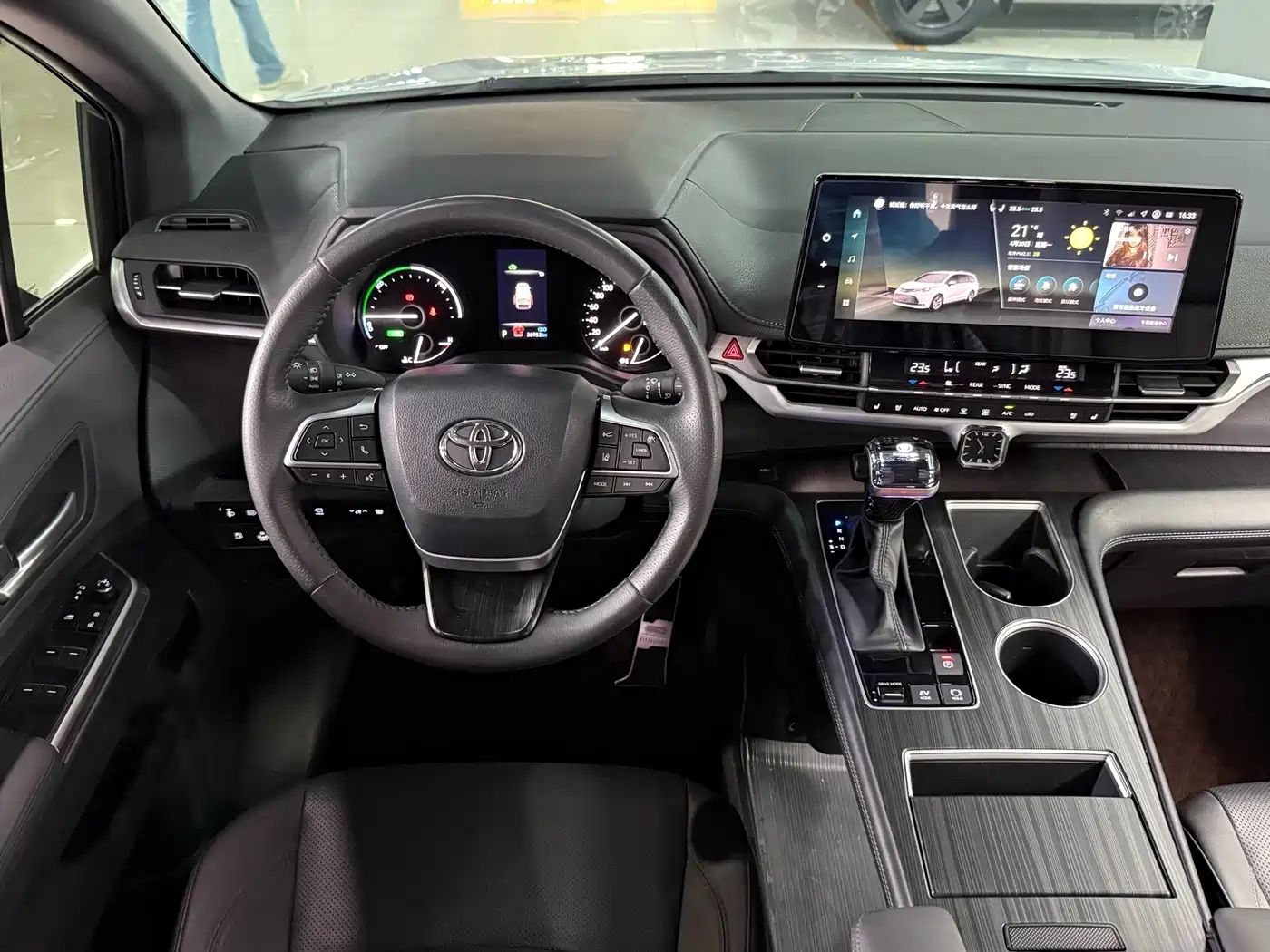 Toyota Sienna 2024 2.5L Hybrid 4WD Premium Edition фото 11
