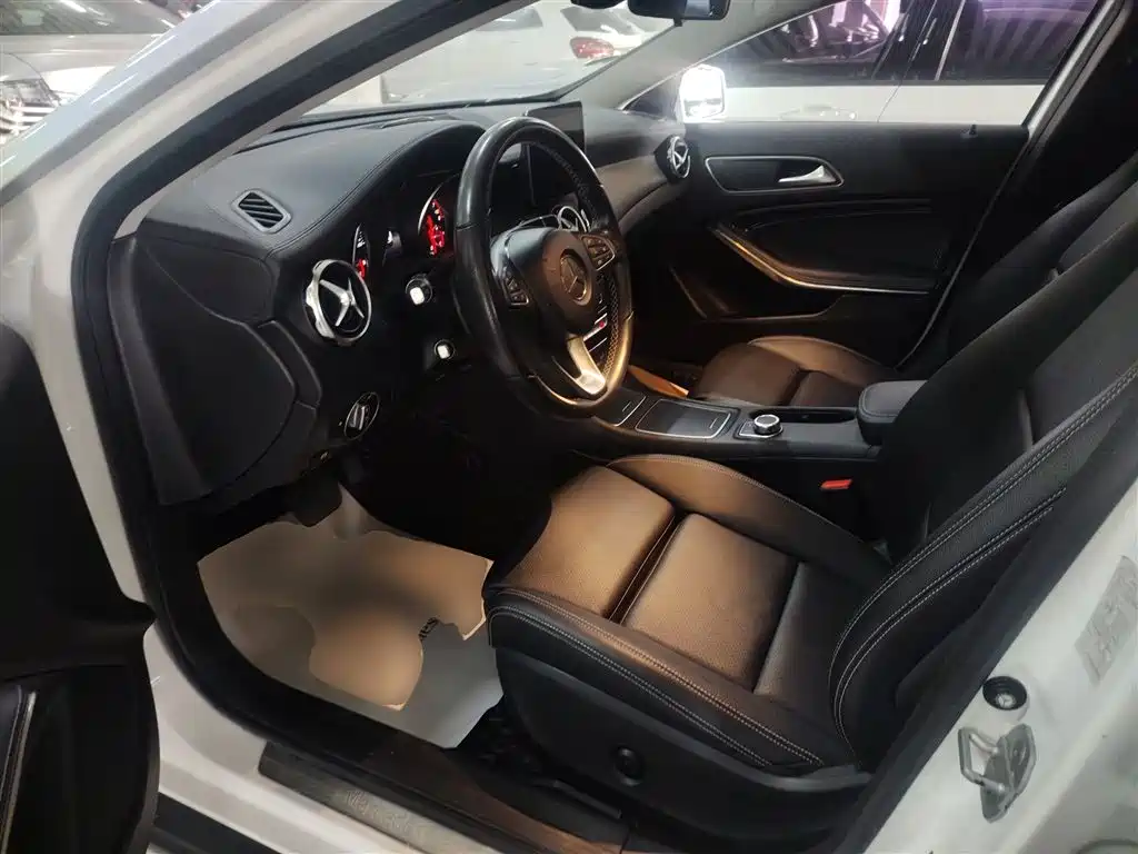 Mercedes-Benz GLA 2017 GLA 200 Fashion фото 15