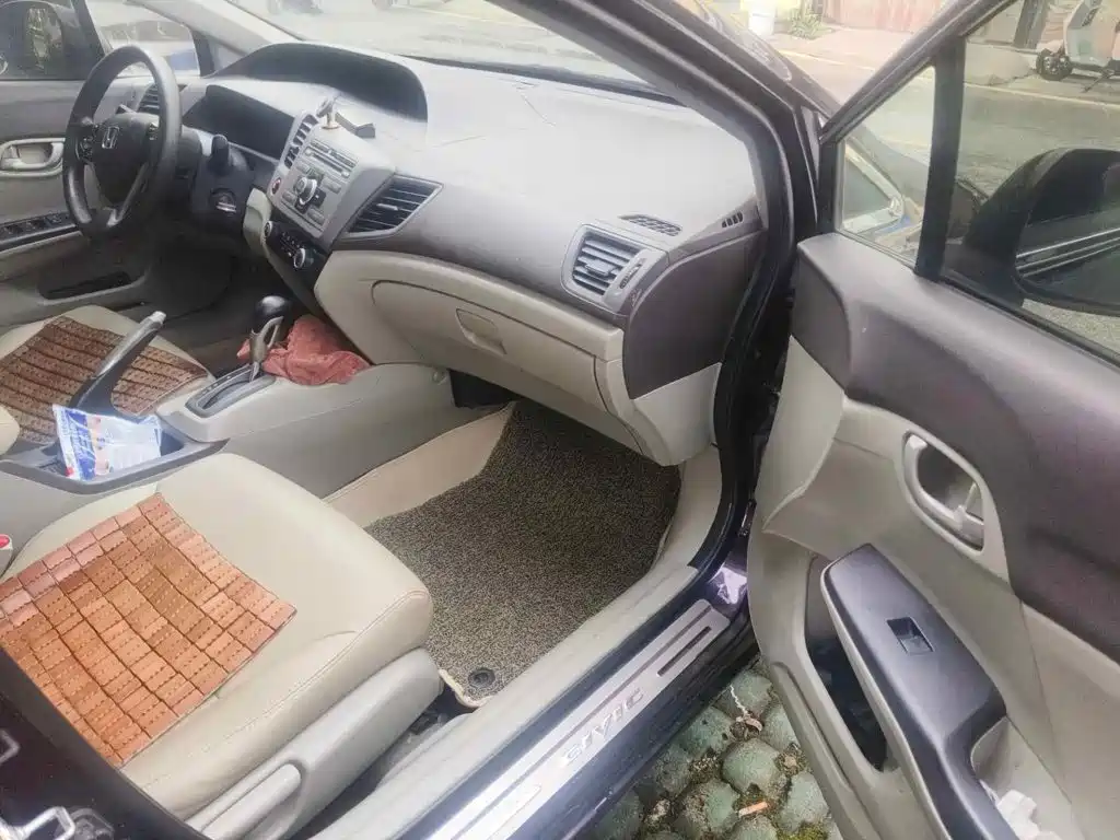Photo 13 - Honda Civic